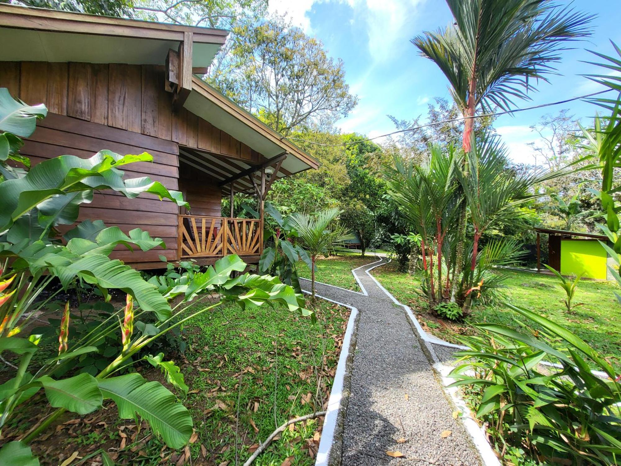 Centro Ananda Bed & Breakfast Guapiles Exterior photo